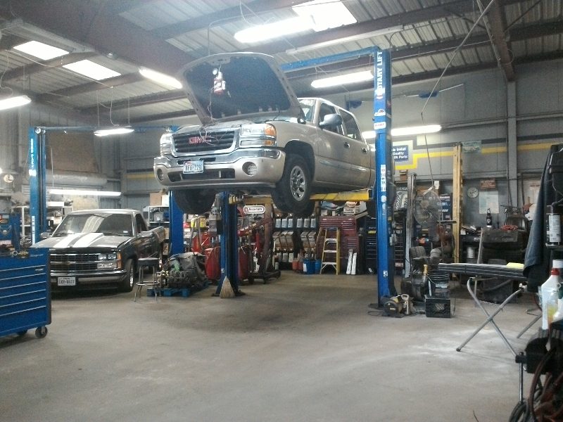 LED-high-bay-lights-installed-in-a-Texas-automotive-shop