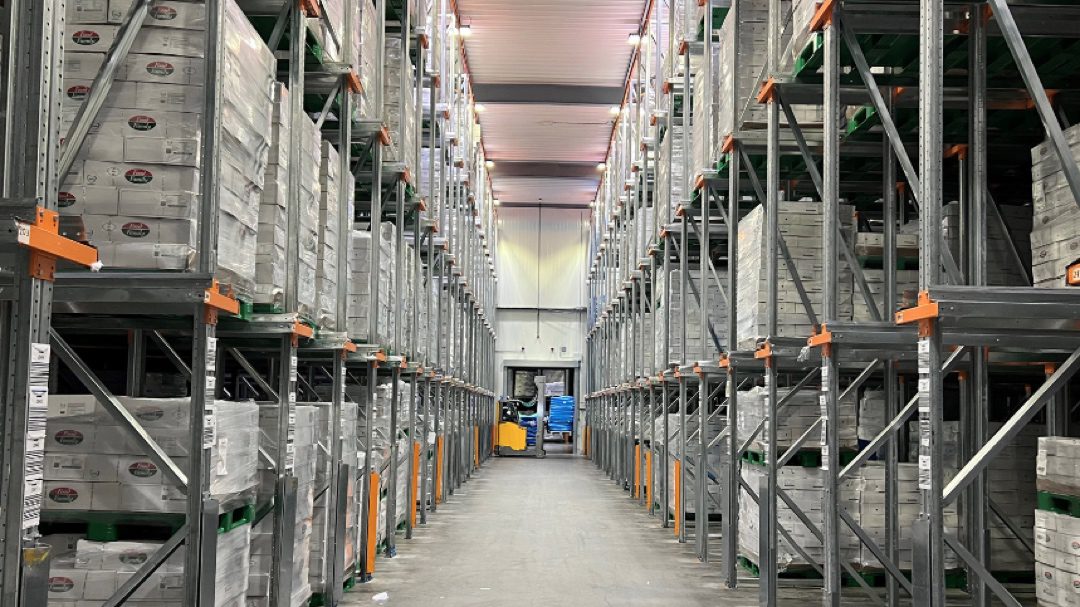 LED high bay lights provide excellent lighting in warehouses and fulfillment centers